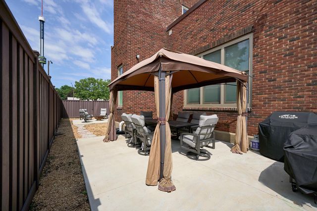 1290 Snelling Avenue N, Saint Paul, MN 55108