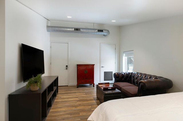 1290 Snelling Avenue N, Saint Paul, MN 55108