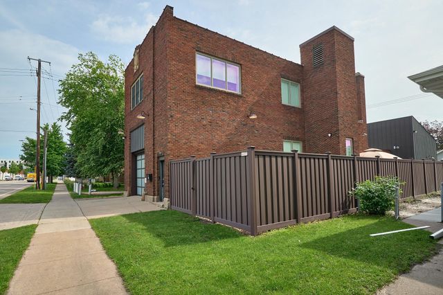 1290 Snelling Avenue N, Saint Paul, MN 55108