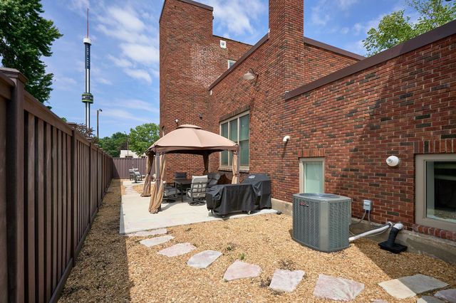 1290 Snelling Avenue N, Saint Paul, MN 55108