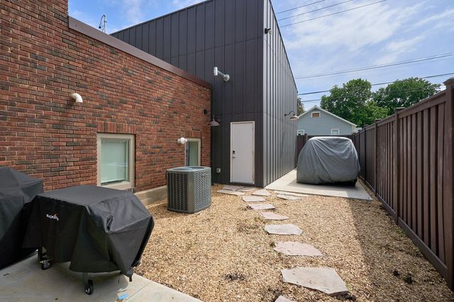 1290 Snelling Avenue N, Saint Paul, MN 55108