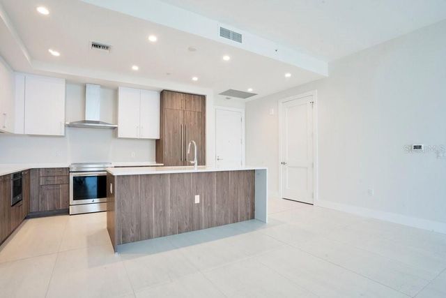 275 1ST AVENUE S 3808, St Petersburg, FL 33701