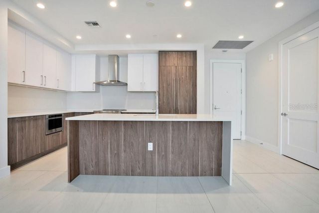 275 1ST AVENUE S 3808, St Petersburg, FL 33701