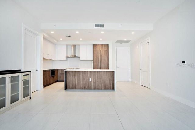 275 1ST AVENUE S 3808, St Petersburg, FL 33701
