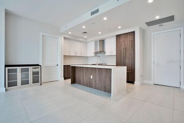 275 1ST AVENUE S 3808, St Petersburg, FL 33701