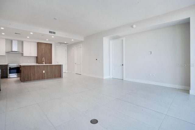275 1ST AVENUE S 3808, St Petersburg, FL 33701