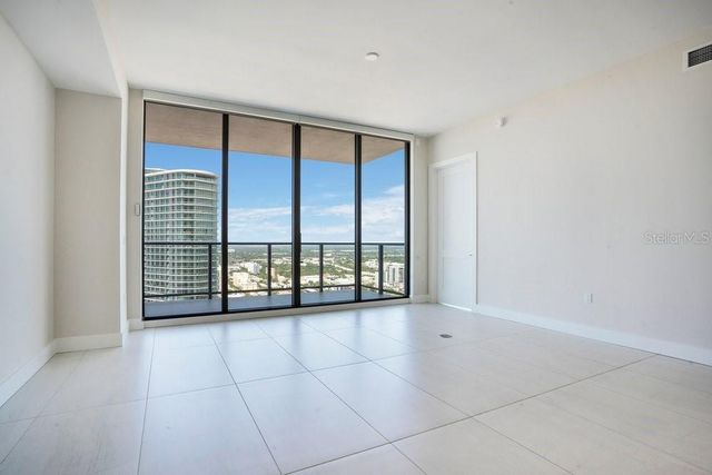 275 1ST AVENUE S 3808, St Petersburg, FL 33701