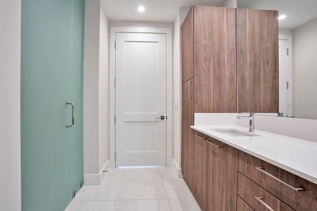 275 1ST AVENUE S 3808, St Petersburg, FL 33701