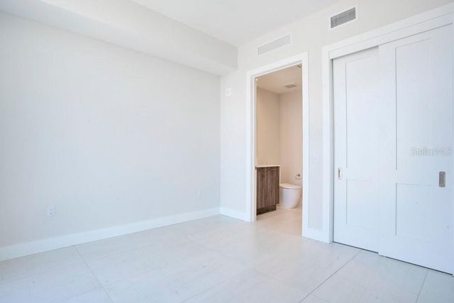 275 1ST AVENUE S 3808, St Petersburg, FL 33701