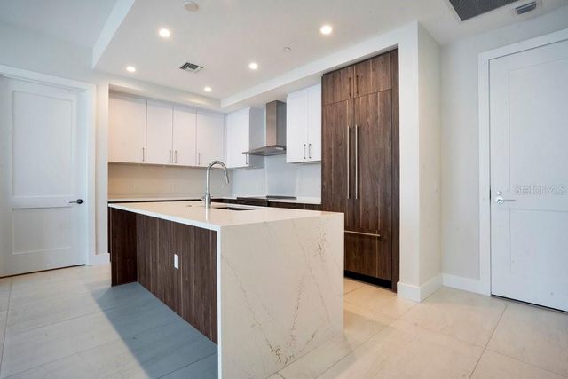 275 1ST AVENUE S 3808, St Petersburg, FL 33701