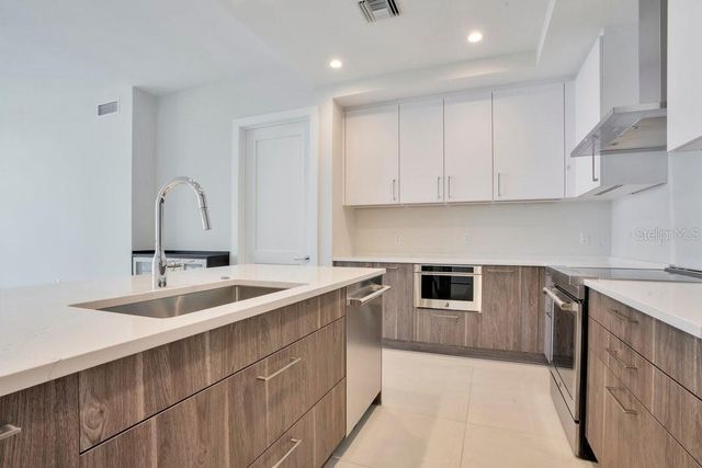 275 1ST AVENUE S 3808, St Petersburg, FL 33701