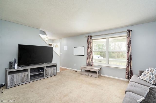 917 Proehl Drive, Barberton, OH 44203