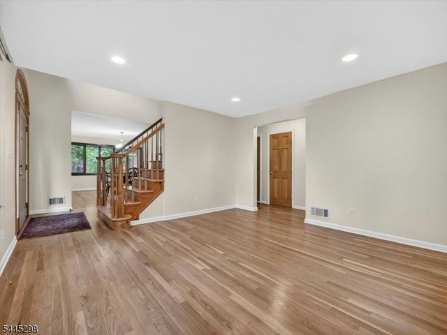 157 Grove St, Ramsey Boro, NJ 07446