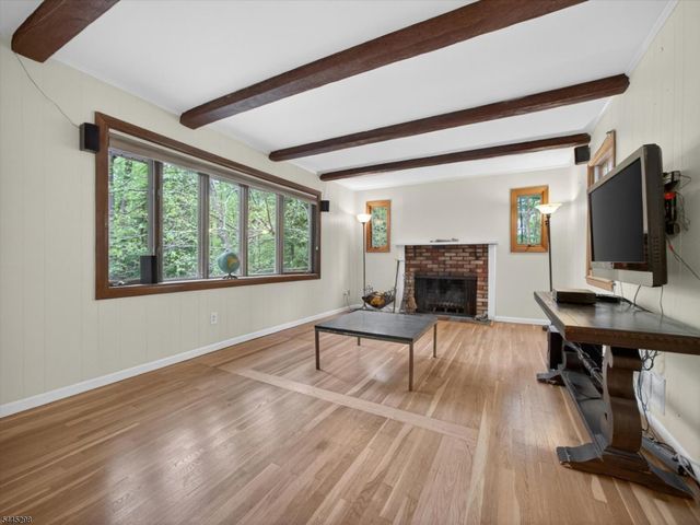 157 Grove St, Ramsey Boro, NJ 07446