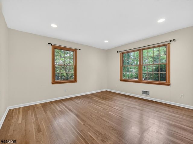 157 Grove St, Ramsey Boro, NJ 07446