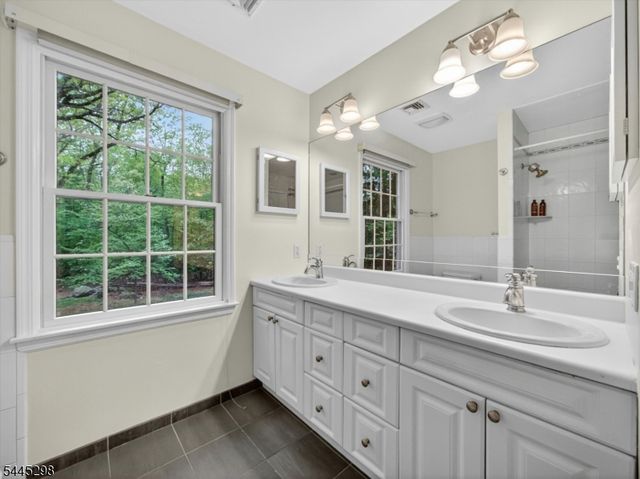 157 Grove St, Ramsey Boro, NJ 07446