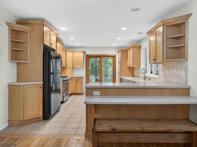 157 Grove St, Ramsey Boro, NJ 07446
