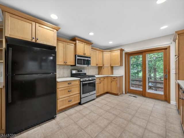 157 Grove St, Ramsey Boro, NJ 07446