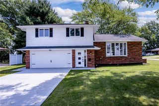 1303 E Dartmoor Avenue, Seven Hills, OH 44131