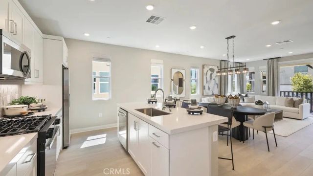 26859 Serif Place, Valencia, CA 91381