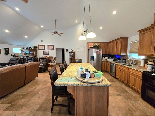 402 Shadow Arbor Circle, Somerville, TX 77879