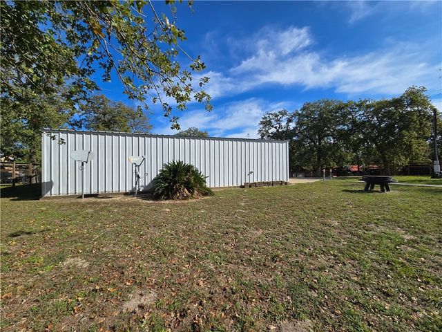 402 Shadow Arbor Circle, Somerville, TX 77879