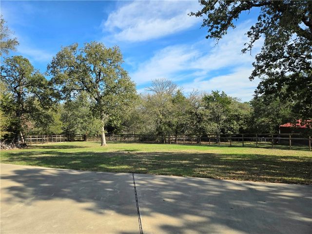 402 Shadow Arbor Circle, Somerville, TX 77879
