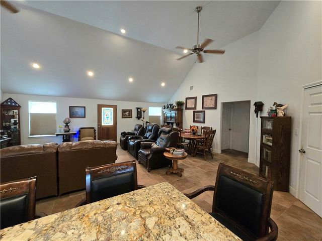 402 Shadow Arbor Circle, Somerville, TX 77879