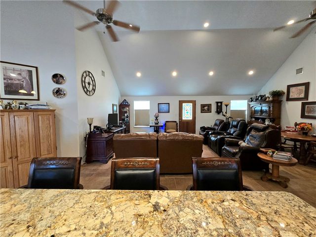 402 Shadow Arbor Circle, Somerville, TX 77879