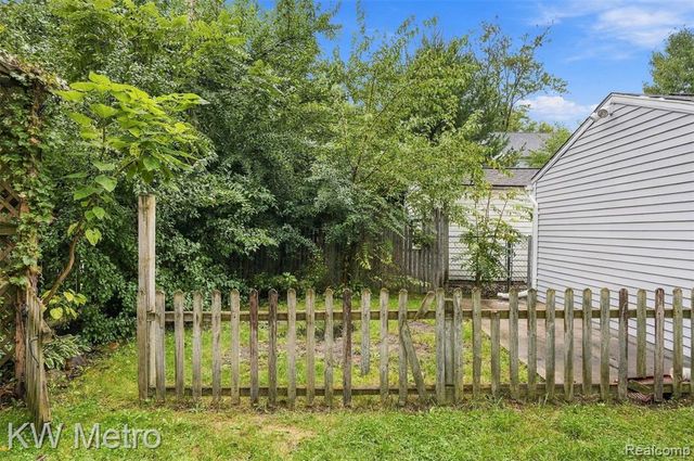 714 Devillen Avenue, Royal Oak, MI 48073