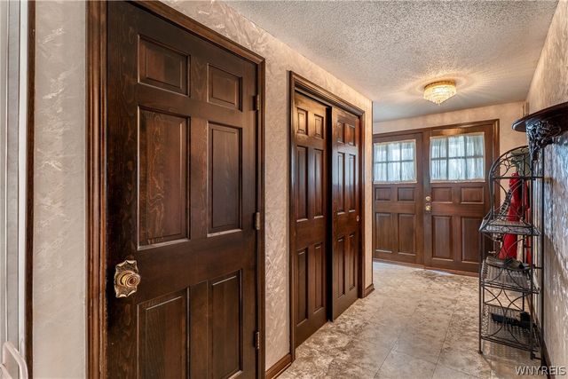 8010 Crestview Drive, Niagara, NY 14304