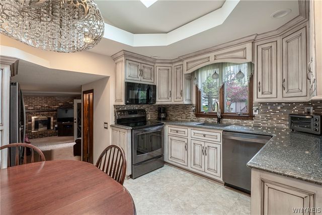 8010 Crestview Drive, Niagara, NY 14304