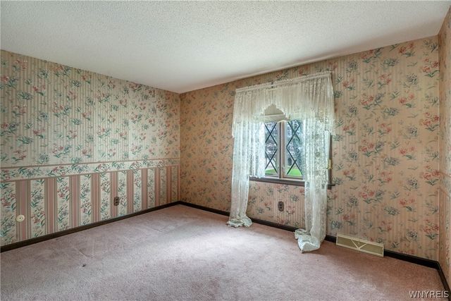 8010 Crestview Drive, Niagara, NY 14304