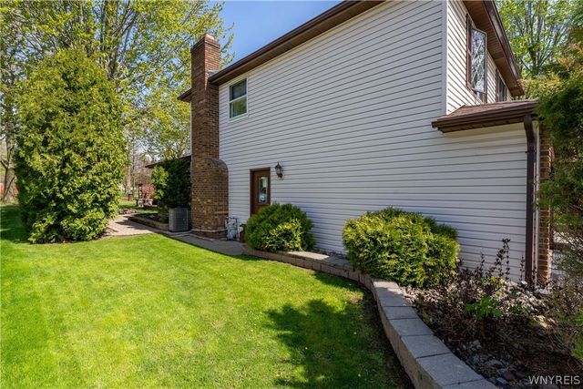 8010 Crestview Drive, Niagara, NY 14304
