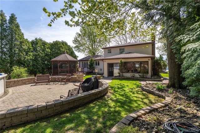 8010 Crestview Drive, Niagara, NY 14304