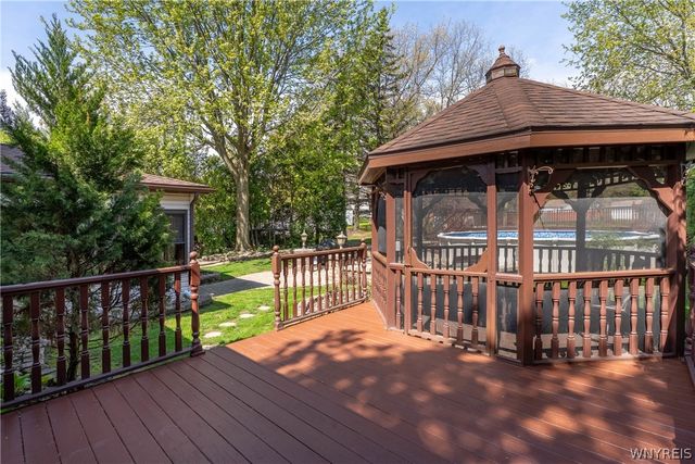 8010 Crestview Drive, Niagara, NY 14304