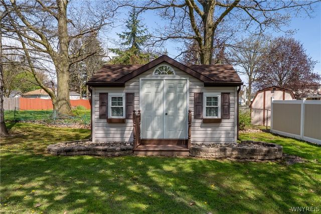8010 Crestview Drive, Niagara, NY 14304