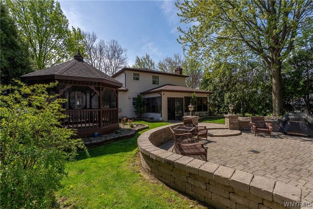 8010 Crestview Drive, Niagara, NY 14304
