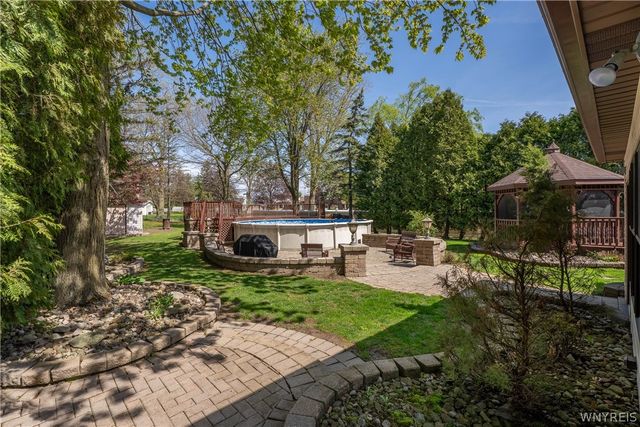 8010 Crestview Drive, Niagara, NY 14304