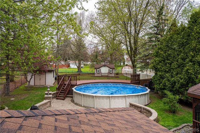 8010 Crestview Drive, Niagara, NY 14304