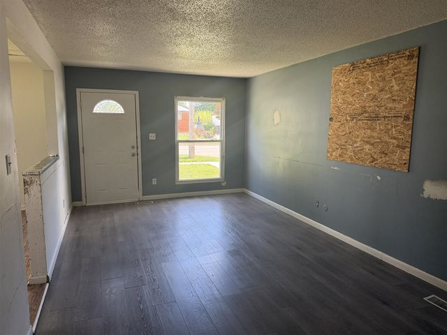 418 Franklin Road, Pontiac, MI 48341