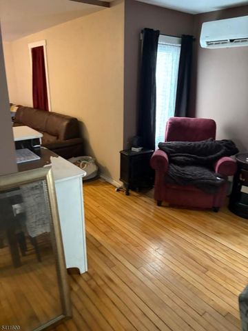 6 Madison St, Newton Town, NJ 07860