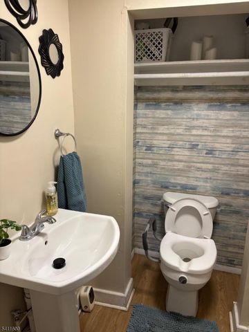 6 Madison St, Newton Town, NJ 07860