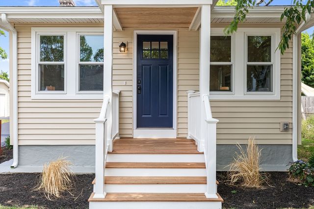210 Promenade Street, Barrington, RI 02806
