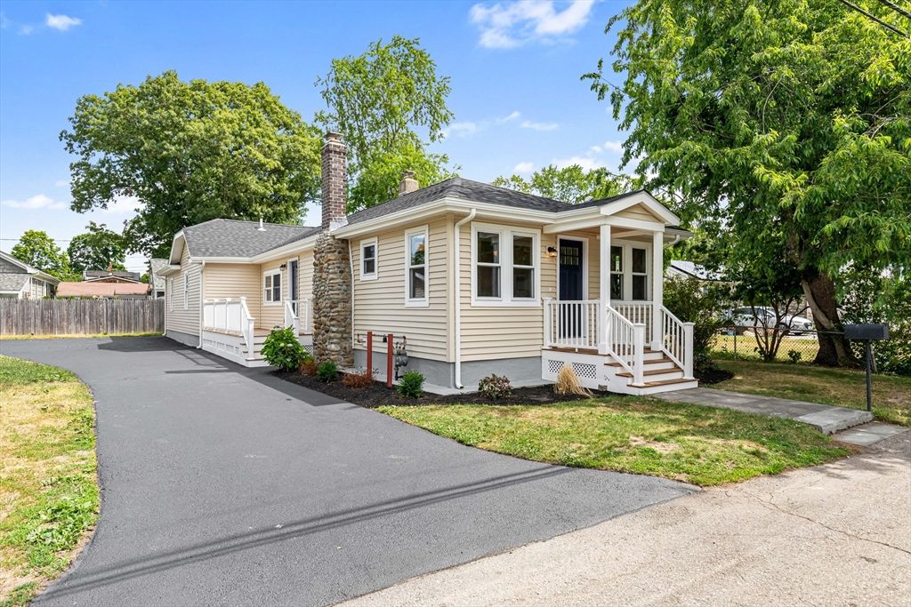 210 Promenade Street, Barrington, RI 02806