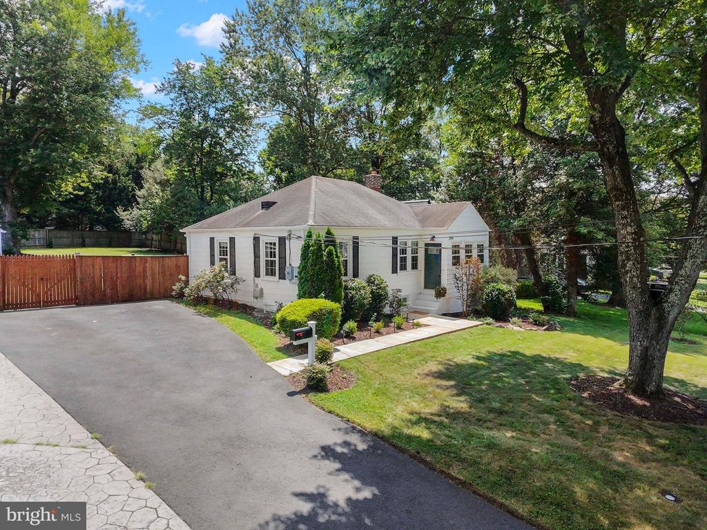 2909 FAIRMONT ST, Falls Church, VA 22042