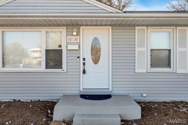 10738 Saint Cosmas Lane, St Ann, MO 63074