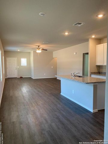 1235 Whitneyway Ln, New Braunfels, TX 78130