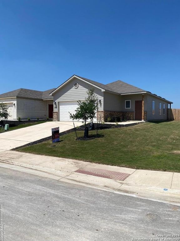 1235 Whitneyway Ln, New Braunfels, TX 78130