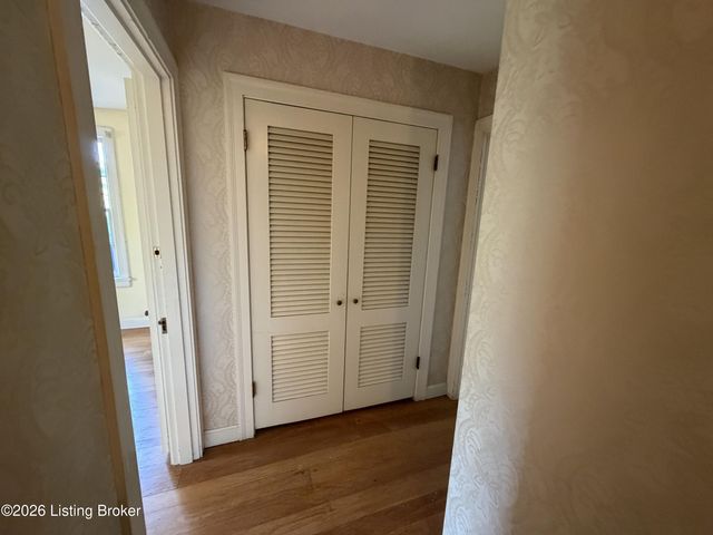 3939 Old Brownsboro Rd, Louisville, KY 40207